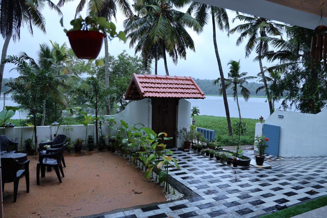 Kovalam Lake View Villa Vellayani Ngoại thất bức ảnh